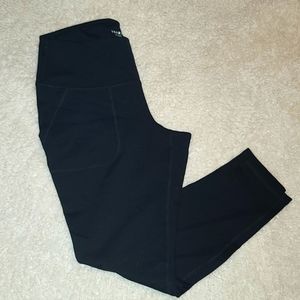 NWOT Torrid Size 0 plus black Capri leggings with pockets